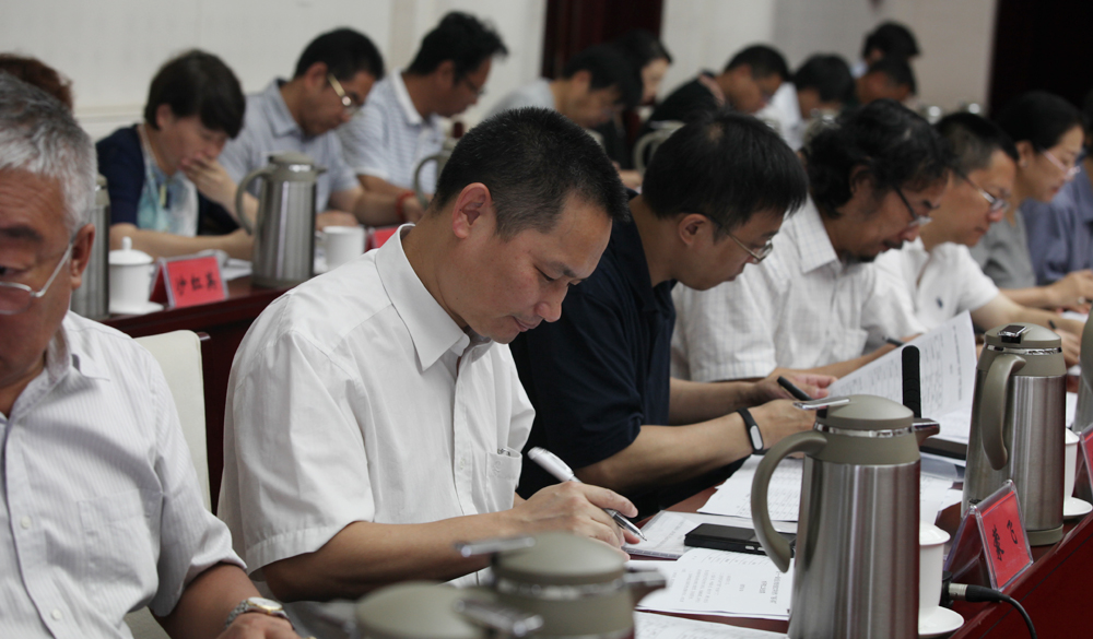 8月2日，第十一屆全國(guó)少數(shù)民族文學(xué)創(chuàng)作“駿馬獎(jiǎng)”終評(píng)會(huì)評(píng)委畫票