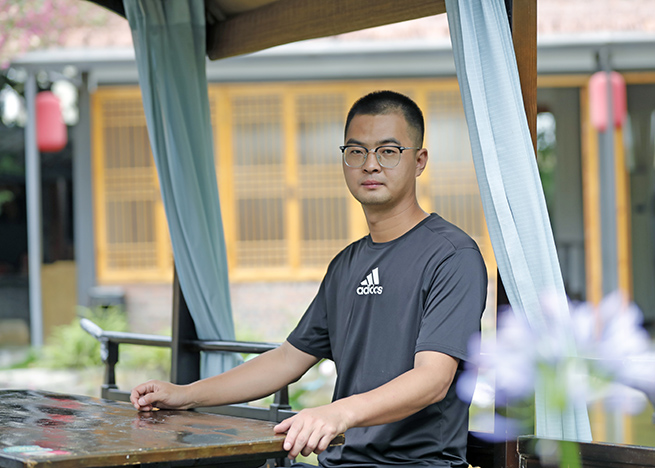 “新浪潮”訪談 | 羌人六：“我起草圣歌，獻給大地和空茫”